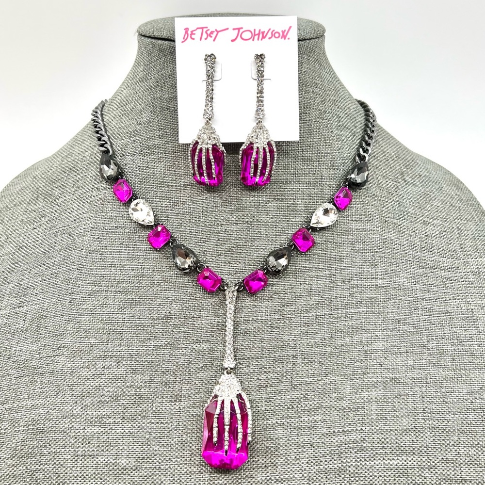 Betsey Johnson ‘Rich Witch’ Fuchsia Skeleton Hands Statement Set NWT!